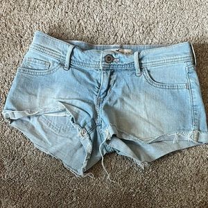 hollister light wash low raise frayed jean shorts